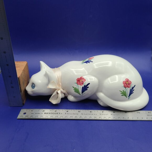 Vintage ELPA Alcobaca White Ceramic Crouching Cat Figurine Statue Blue Glass Eye - Picture 12 of 12